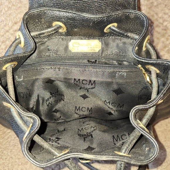 MCM Black Leather Small Backpack Men\'s Women\'s Gold Clasp Zipper Logo Pulls main image 8